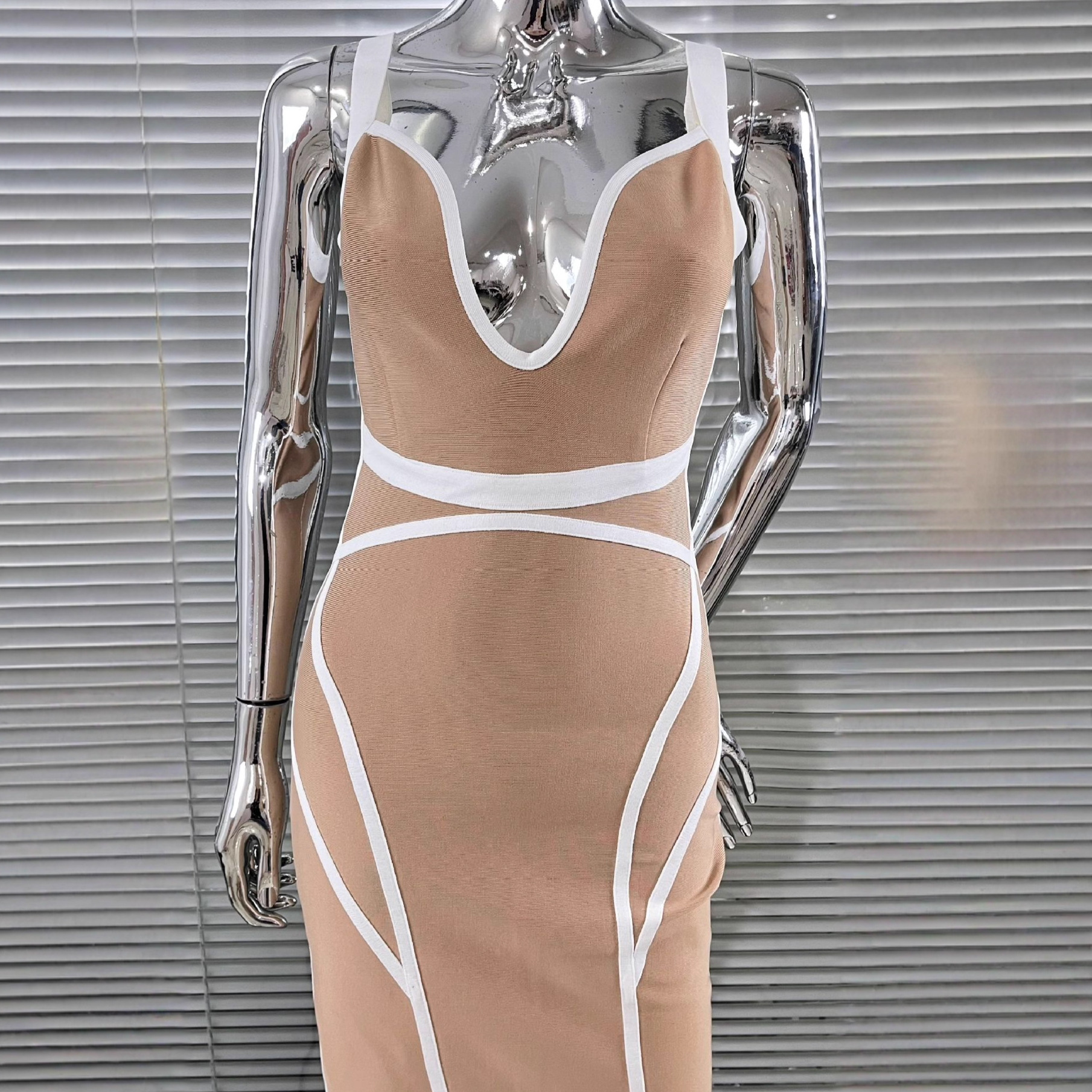 Glam Cut Hip Wrap White Edge A - Women'S Formal Dinner Wear บทวิจารณ์และราคา